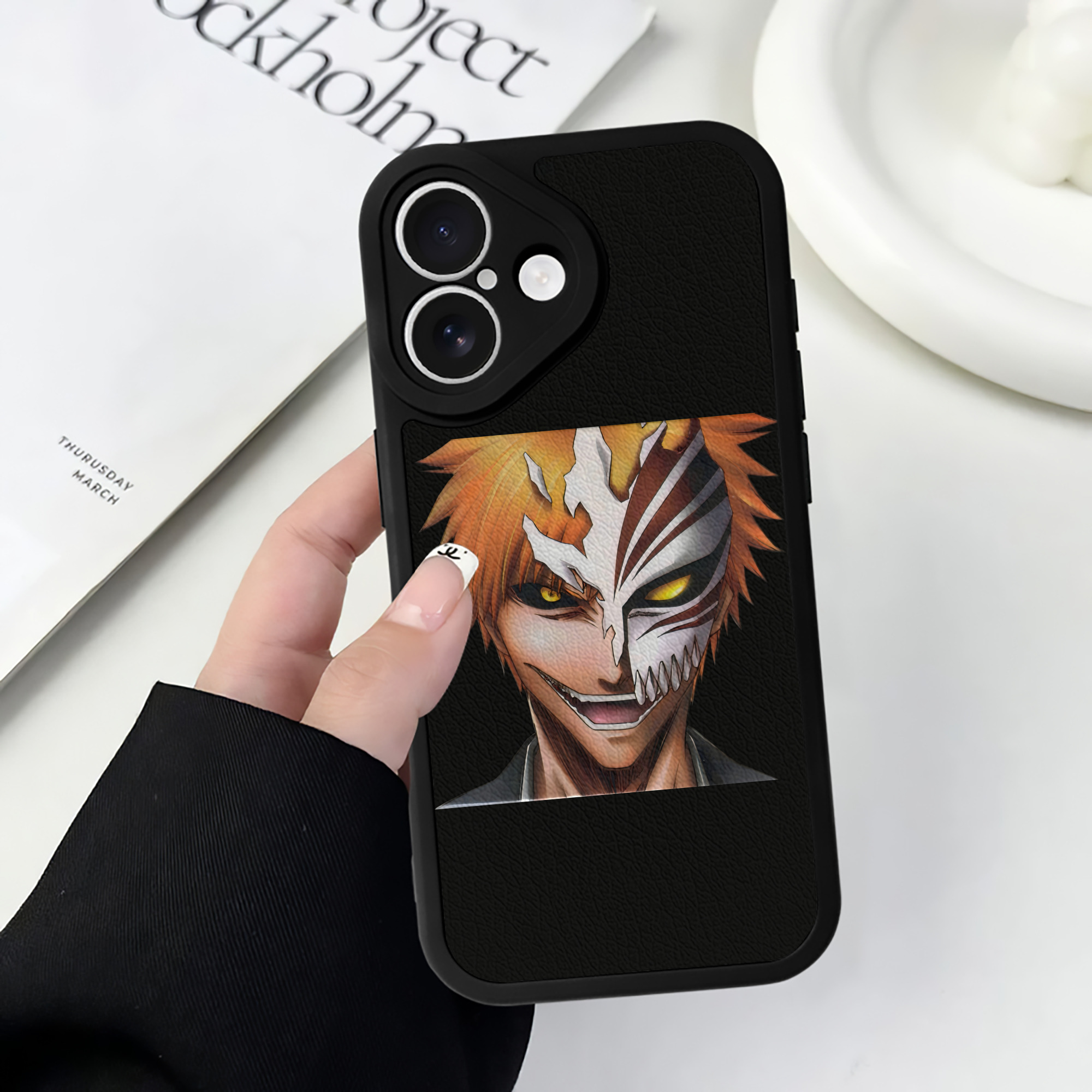 ブリーチ 黒崎一護（くろさき いちご）BLEACH Kurosaki Ichigo 【iPhone 16シリーズ対応】シリコンスマホケース（レザー調） 材質：シリコン